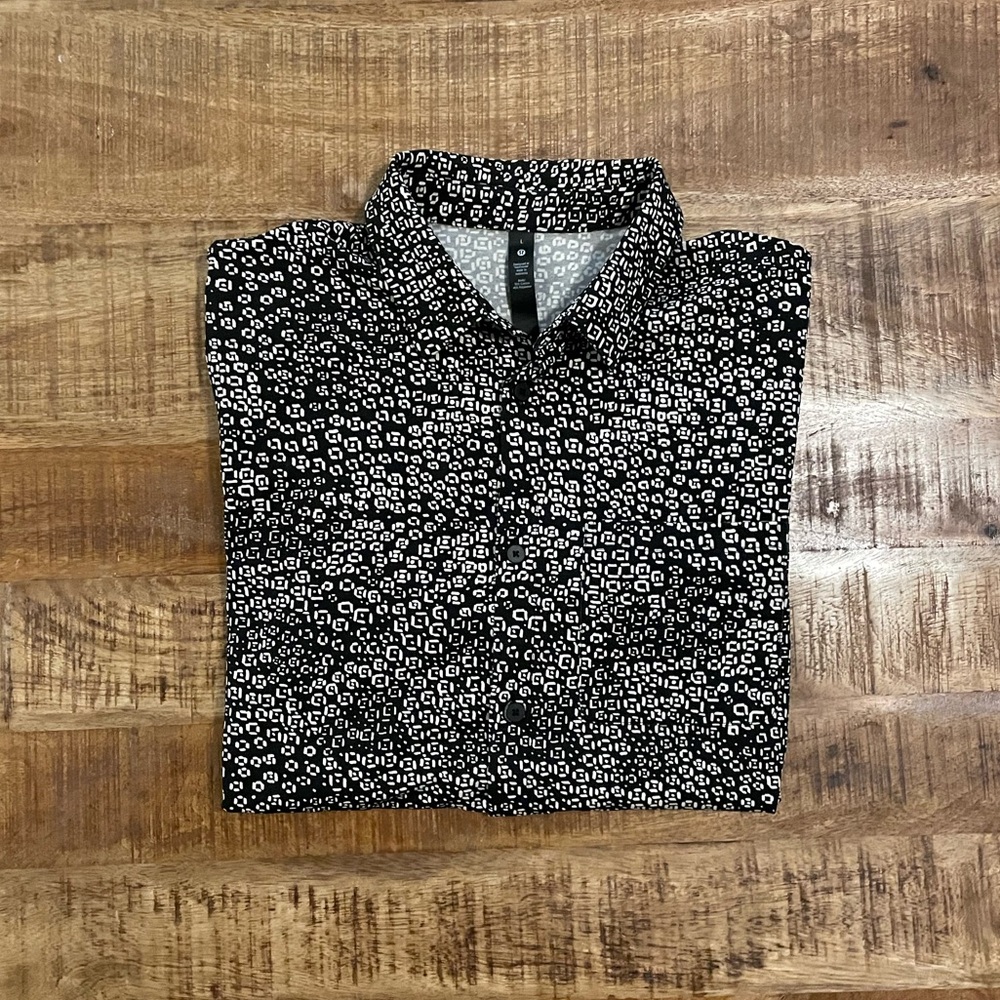 Lululemon Commission Short Sleeve Button Up Shirt